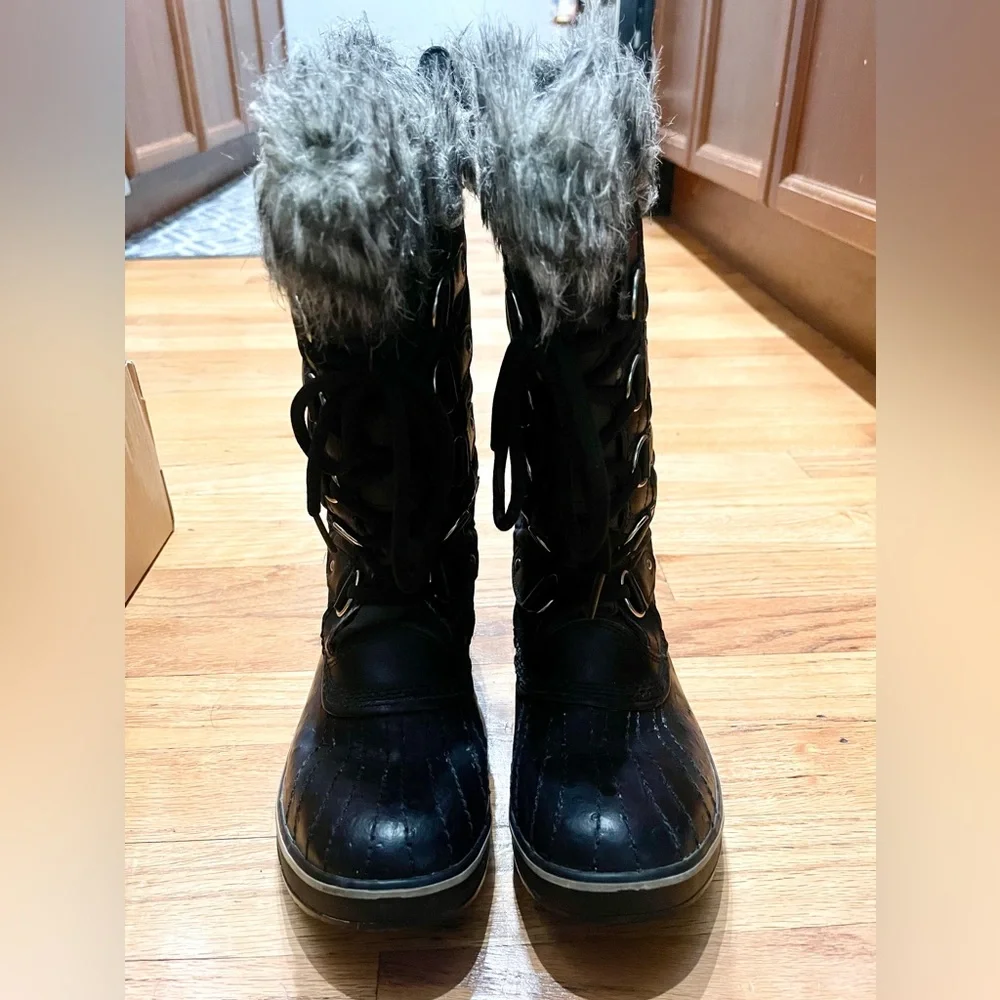 Sorel Tofino Snow Boots size 8 with box